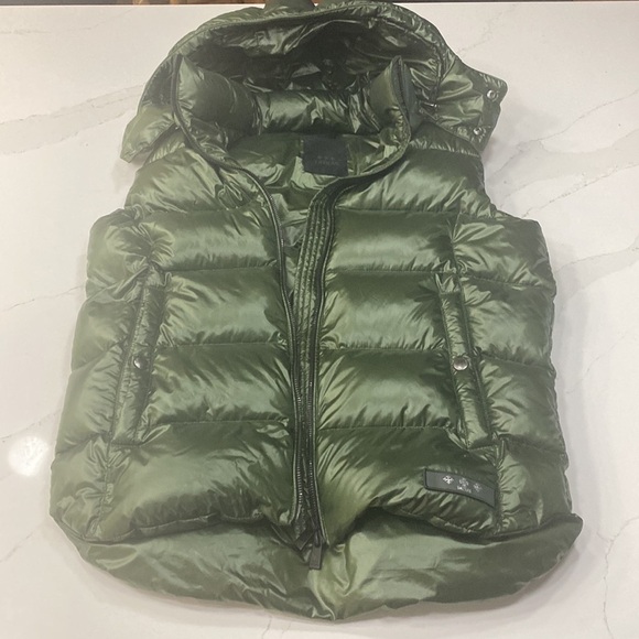 TATRAS Green Goose Down Filled Warm Winter Vest Size Medium - Picture 3 of 10